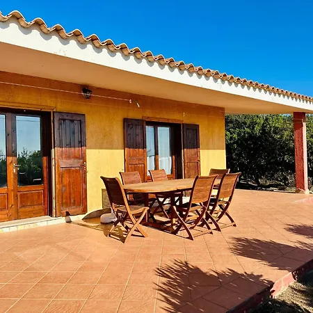 Nyaraló Oleandro, *