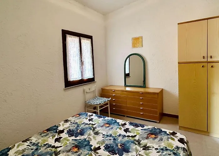 Nyaraló Oleandro, *