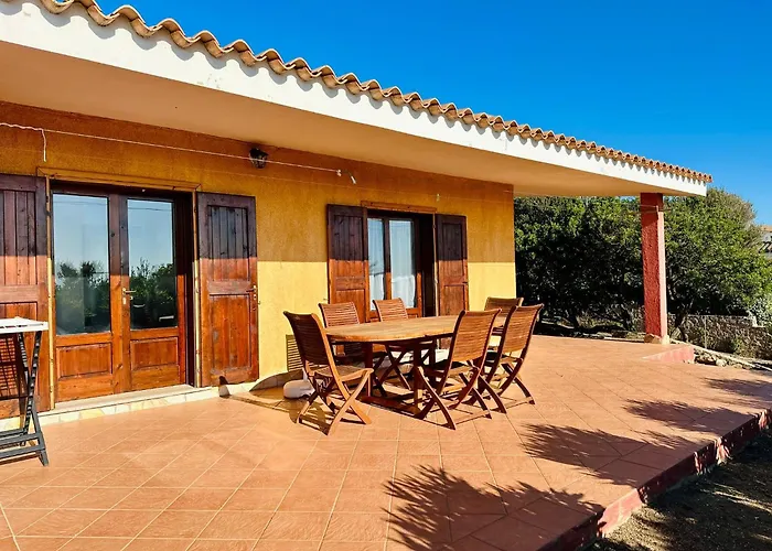 Nyaraló Oleandro, *